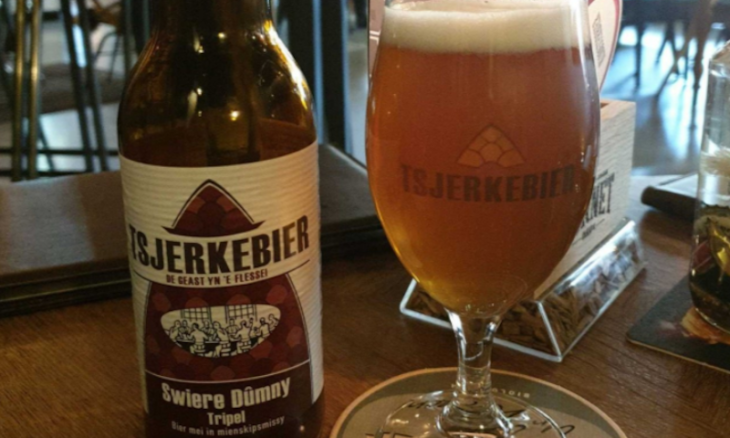 Swiere Dumny tripel fles en glas Swiere Dumny tripel fles en glas